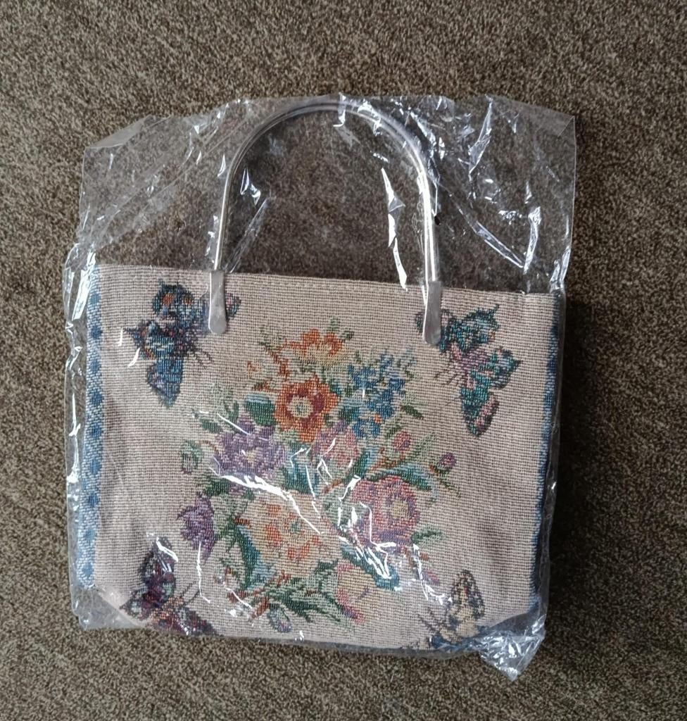 vintage tapisserie handtas bloemen vlinders, Sieraden, Tassen en Uiterlijk, Tassen | Damestassen, Nieuw, Handtas, Bruin, Ophalen of Verzenden