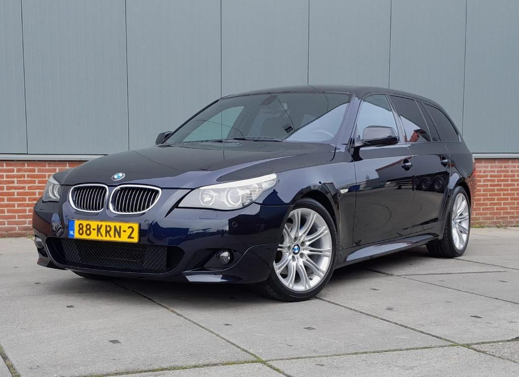 BMW 5-SERIE 523i Touring 6 cil.2010 zwart mpakket trekhaak, Auto's, Achterwielaandrijving, Zwart, Zwart, Leder