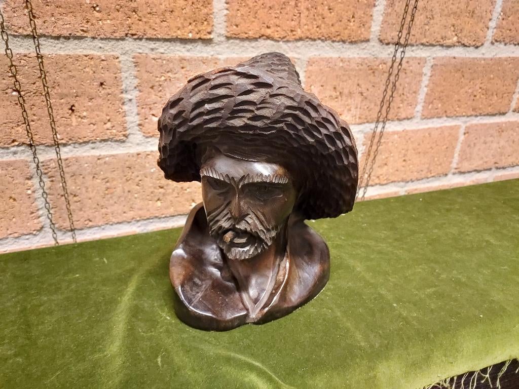 Palissanderhouten borstbeeld, man met hoed., Verzenden, Buste, Handgemaakt, 20 - 50 cm