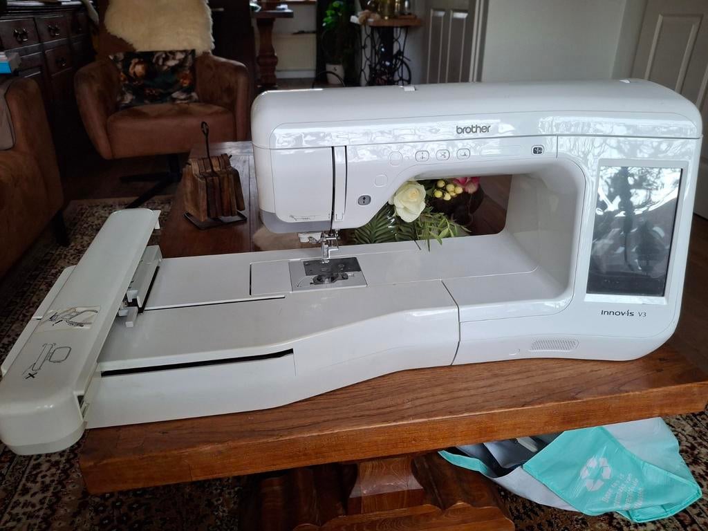 Brother Innov-is V3 borduurmachine, Hobby en Vrije tijd, Ophalen of Verzenden, Lockmachine, Brother