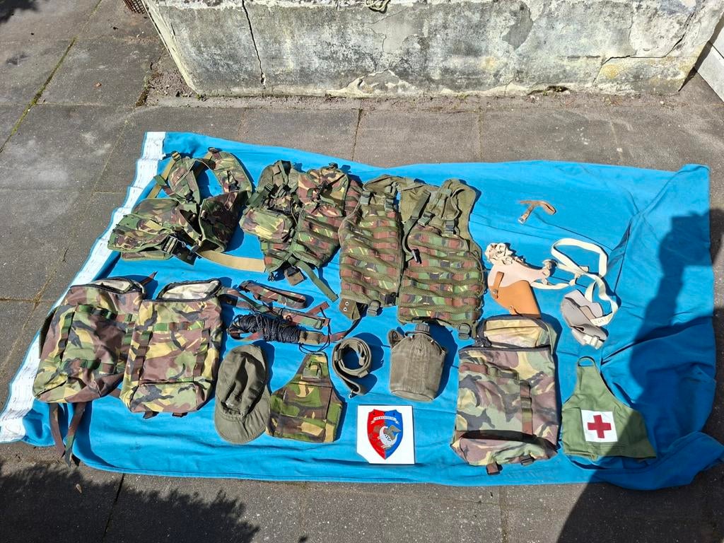 Defensie lot militaire uitrusting, Verzamelen, Ophalen of Verzenden, Landmacht, Nederland, Kleding of Schoenen