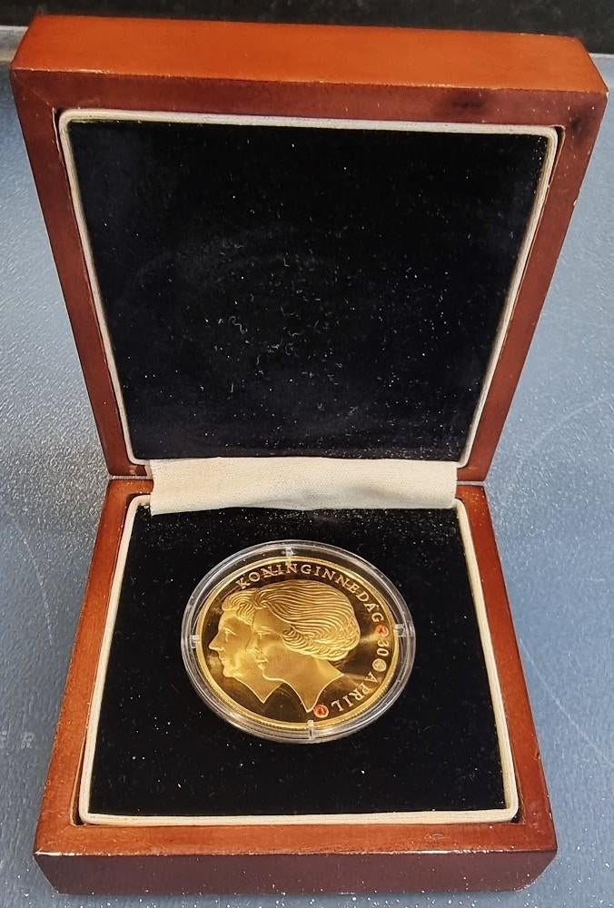 Nederland: penning ter ere van Koninginnedag, 1e slag, Postzegels en Munten, Penningen en Medailles, Ophalen of Verzenden, Overige materialen