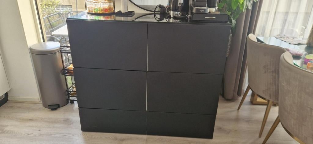 Dubbele IKEA Besta kast, Ophalen