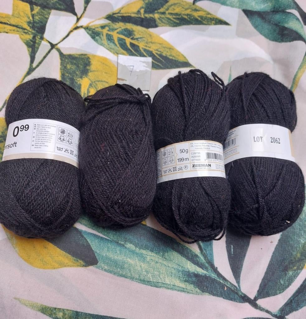 4 bollen wol zwart, Ophalen of Verzenden, Nieuw, Breien of Haken, Wol of Garen