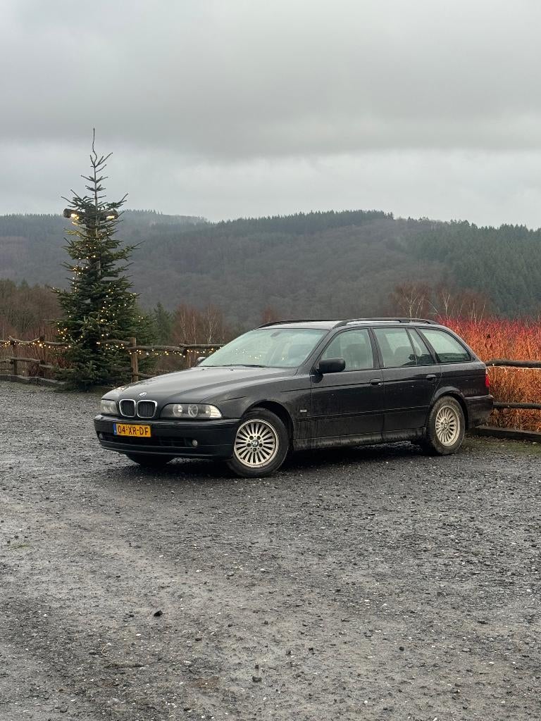 BMW E39 5-Serie 2.5 I 525 Touring AUT 2001 Zwart !LEES!, Auto's, BMW, Automaat, Achterwielaandrijving, 1610 kg, Zwart