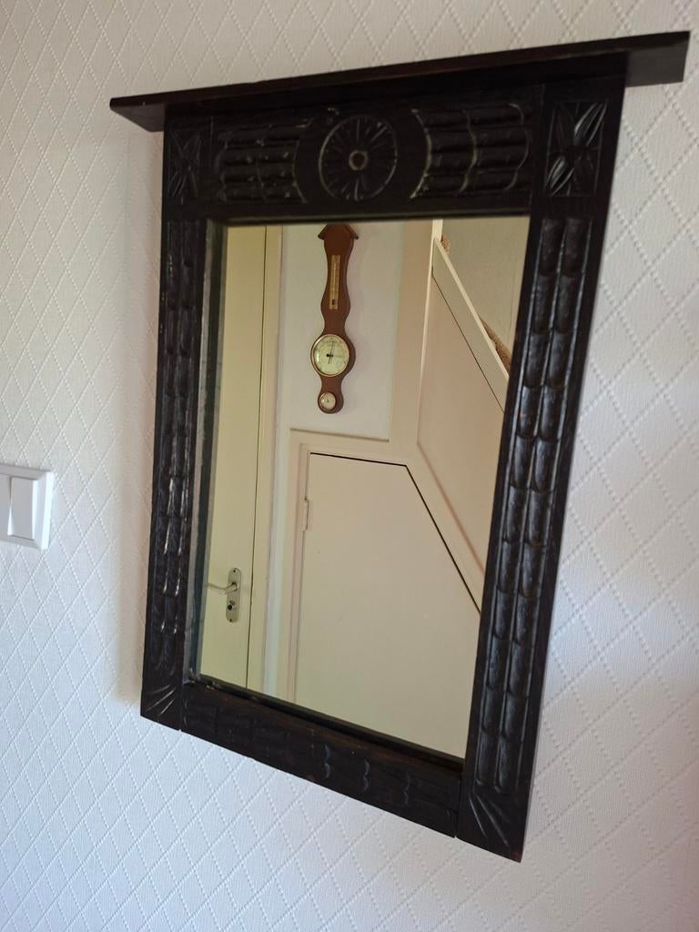 Houten spiegel met bewerkte lijst, Ophalen