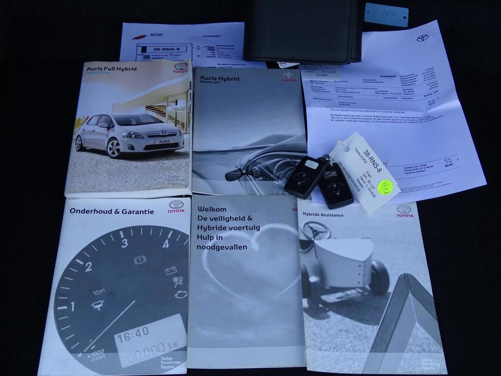 Toyota Auris 1.8 Full Hybrid Dynamic - AUTOMAAT - PARKEERCAM, Euro 5, Gebruikt, 4 cilinders, Zwart
