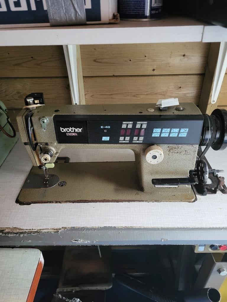 6 Industriële Naaimachines + Strijktafel Atelier, Hobby en Vrije tijd, Naaimachines en Toebehoren, Ophalen, Gebruikt, Naaimachine