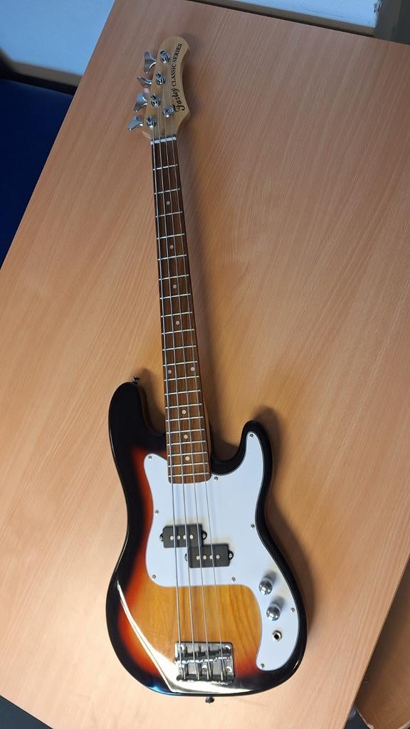 Fazley Classic Series Short Scale Basgitaar, Muziek en Instrumenten, Ophalen
