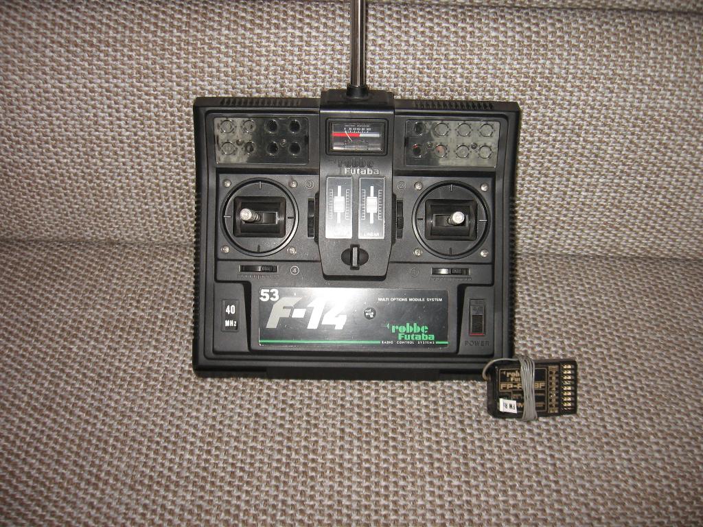 Te Koop Robbe/Futaba zender + ontvanger T.E.A.B, Ophalen, Zo goed als nieuw