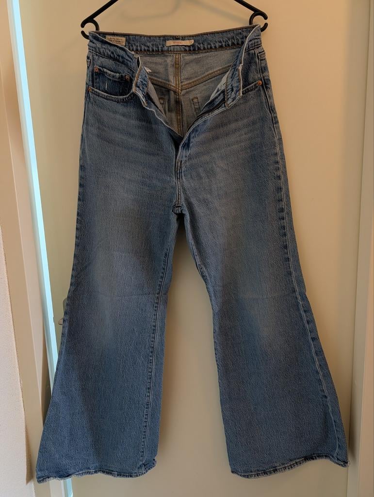 Levi Ribcage Bell Flared, Blauw, Ophalen of Verzenden, Zo goed als nieuw, W30 - W32 (confectie 38/40)