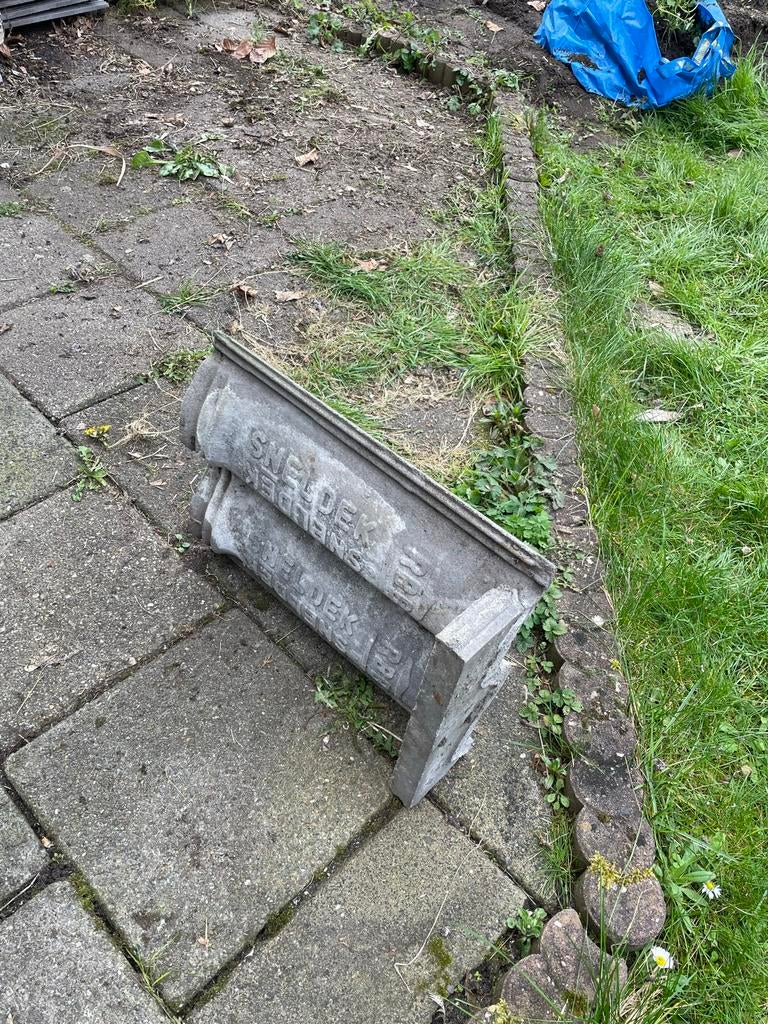 36 Chaperonpan dakpannen Monier sneldek grijs, Ophalen, Steen of Klei, Zo goed als nieuw, Minder dan 5 m²