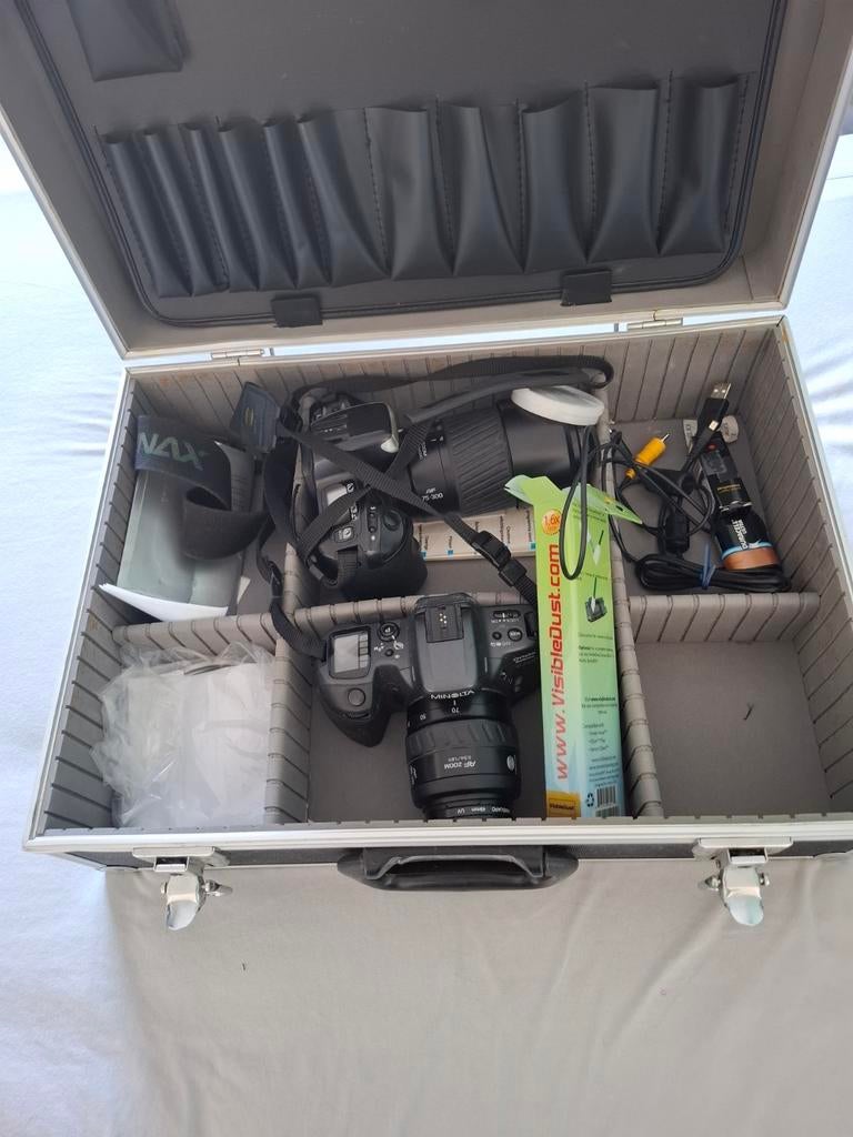 2 analoge MINOLTA spiegelreflexcamera's met koffer, Ophalen