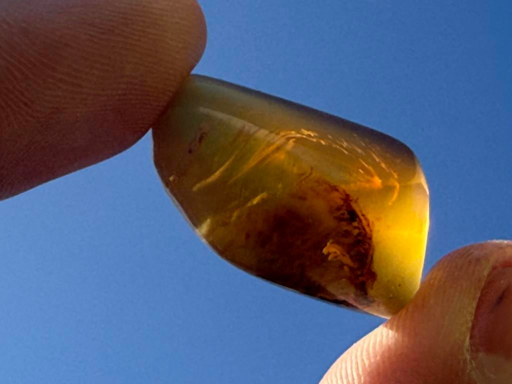 Blauwe Barnsteen Amber Indonesië Uv Actief, Verzamelen, Mineralen en Fossielen, Ophalen of Verzenden, Mineraal