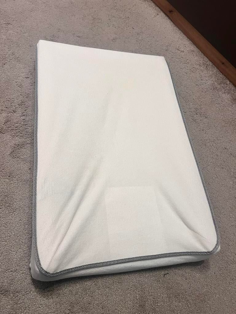 Aankleedkussen Ikea met hoes, Kinderen en Baby's, Badjes en Verzorging, Ophalen, Zo goed als nieuw, Aankleedkussen