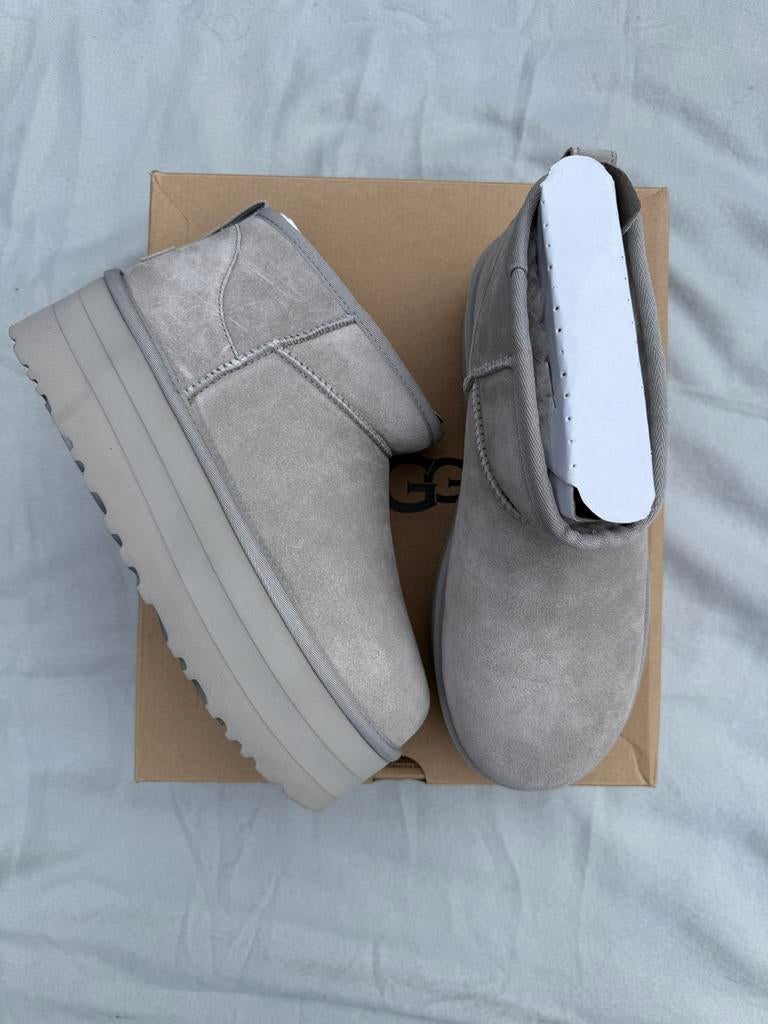 UGG Classic Ultra Mini Platform Boot Goat - Maat 41, Kleding | Dames, Schoenen, --, Nieuw, Ophalen of Verzenden, Sneakers of Gympen