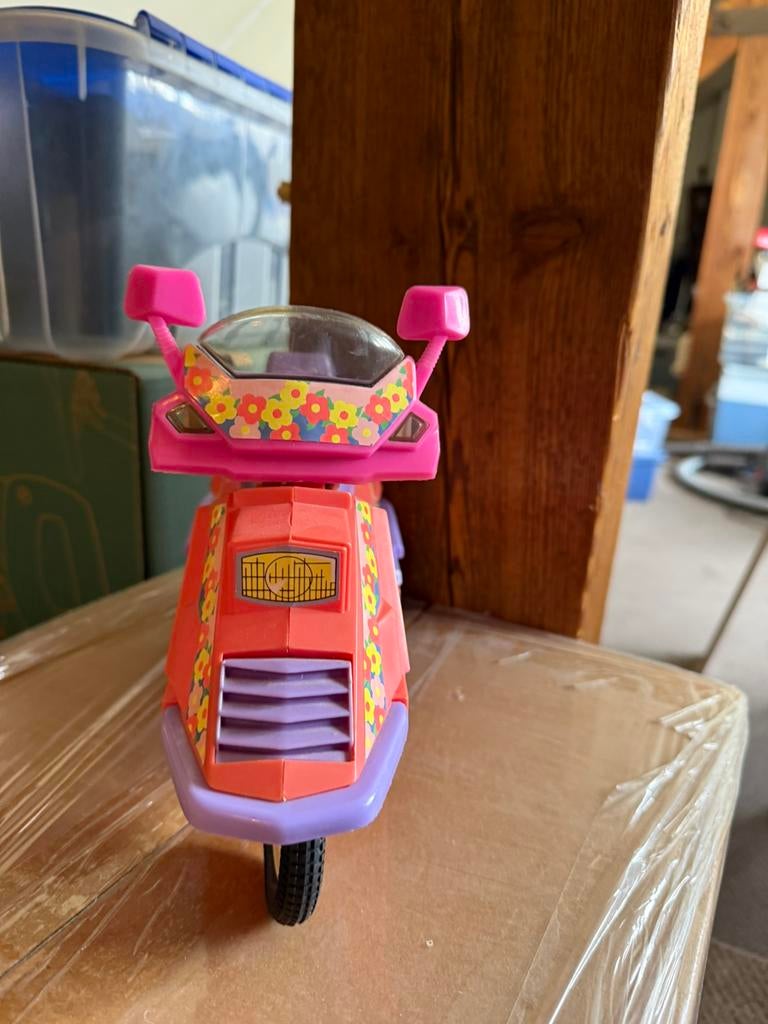Barby scooter, Ophalen, Zo goed als nieuw, Barbie