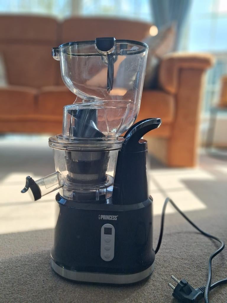 Princess Slowjuicer, Ophalen