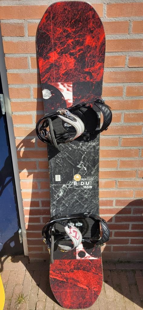 Burton Radius 155W Snowboard met bindingen, Sport en Fitness, Snowboarden, Ophalen of Verzenden, Gebruikt, Board