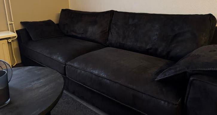 Zwarte bank met 4 zitplaatsen, Huis en Inrichting, Banken | Bankstellen, 250 tot 300 cm, Gebruikt, 100 tot 125 cm, Tweepersoons