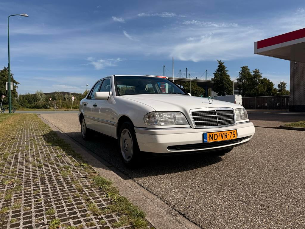 Mercedes-Benz C-Klasse 1.8 C180 AUT E2 1995 Wit, Auto's, Mercedes-Benz, Particulier, C-Klasse, Centrale vergrendeling, Elektrische ramen