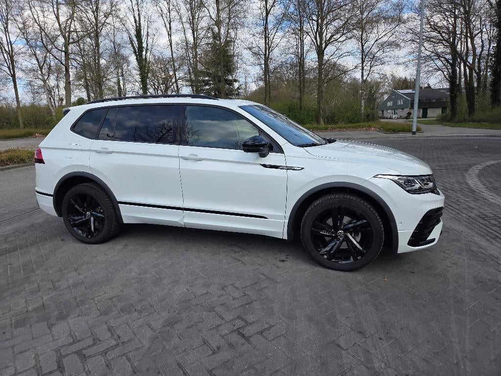 Volkswagen Tiguan Allspace 1.5 TSI R-Line Black Line 7p, Stof, Zwart, 7 stoelen, Origineel Nederlands