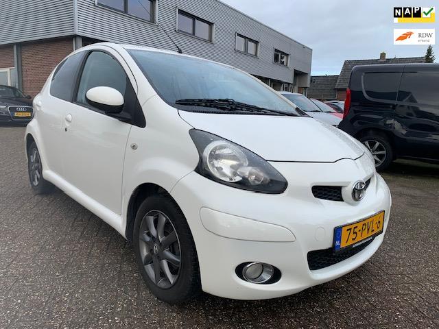 Toyota Aygo 1.0-12V Dynamic AUTOMAAT 2011 ! GERESERVEERD !, Euro 5, Gebruikt, 4 stoelen, Origineel Nederlands
