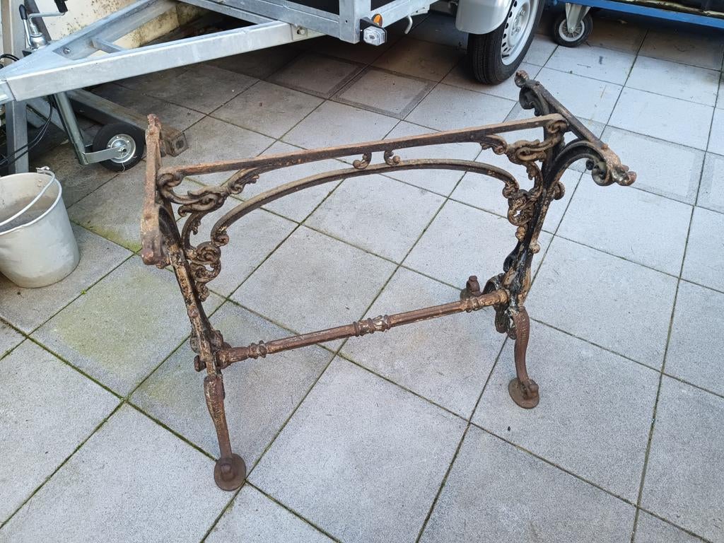 Oud gietijzeren tafel onderstel, Tuin en Terras, Tuintafels, Ophalen of Verzenden, Rond, Metaal