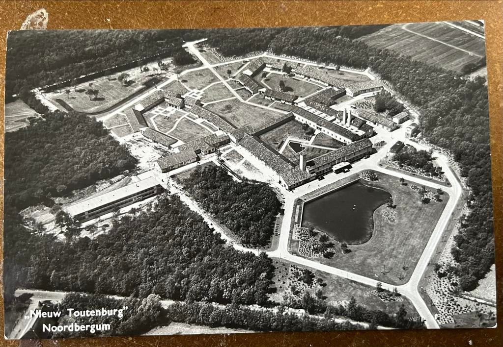 Luchtfoto Nieuw Toutenburg Noordbergum (ca. 1960), 1960 tot 1980, Gebruikt, Foto, Ophalen of Verzenden