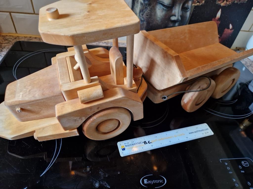 Massieve houten tractor met aanhanger en kiepfunctie, Ophalen of Verzenden, Gebruikt, Duw- of Trekspeelgoed