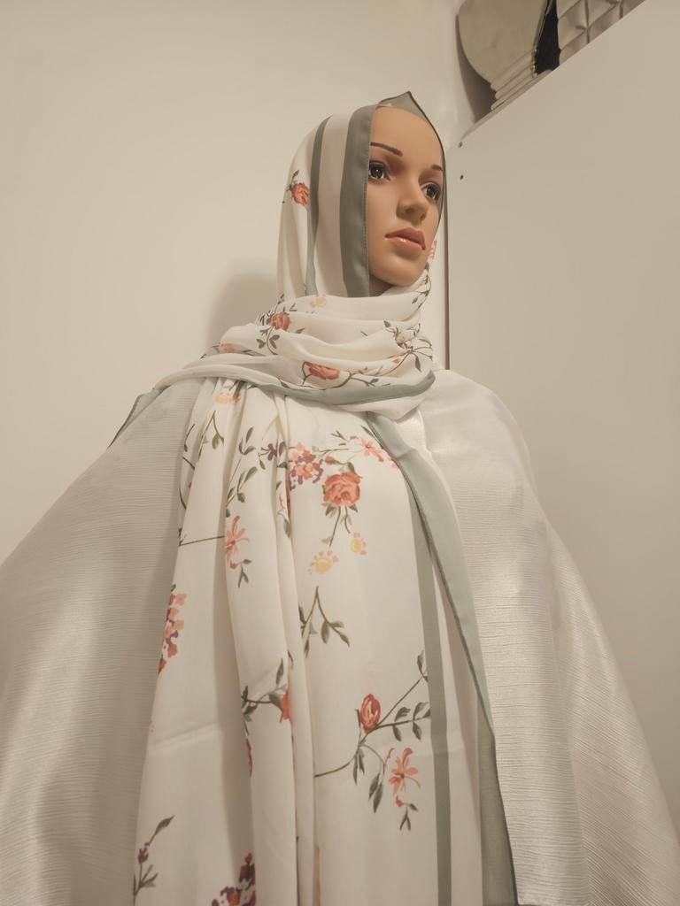 MÜRRE merk sjaal, Ophalen of Verzenden, Zo goed als nieuw, Maat 46/48 (XL) of groter, Sjaal