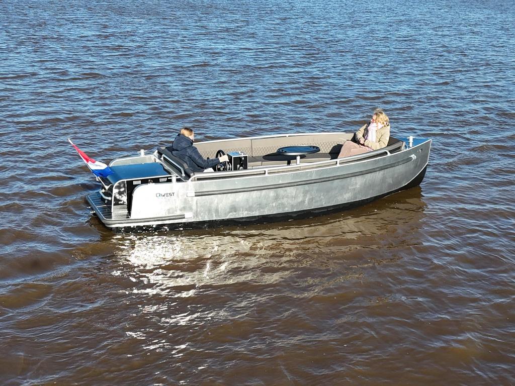 Qwest QWEST S600 met 30PK en Kussens Vaarklaar, Nieuw, Aluminium, Benzine, 6 meter of meer