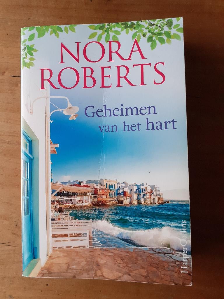 Boek ‘Geheimen van het hart ’ van Nora Roberts, Boeken, Romans, Gelezen, Amerika, Ophalen of Verzenden