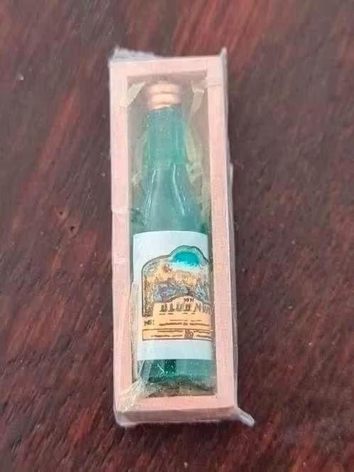 poppenhuis miniaturen fles wijn in kistje nr 1, Ophalen of Verzenden, Nieuw, Overige onderwerpen