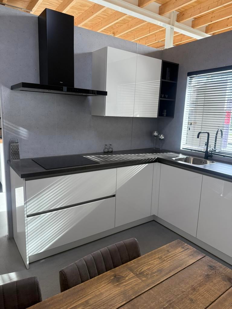 Showroomkeuken, Ophalen, Wit, Hoekkeuken, Nieuw