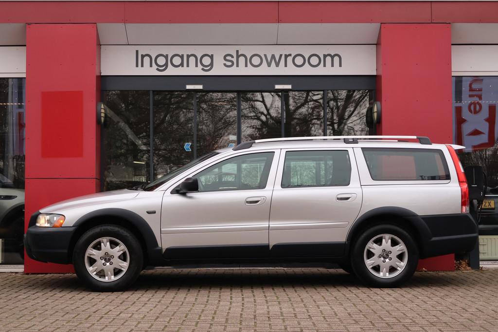 Volvo XC70 2.5 T Kinetic AWD | Youngtimer | Rijklaar | 5-Cil, Auto's, Stof, Zwart, XC70, 2521 cc