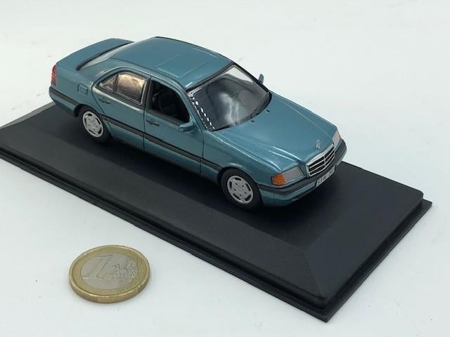 Mercedes C 220 Dealerverpakking, Minichamps, Hobby en Vrije tijd, Modelauto's | 1:43, Ophalen of Verzenden, Zo goed als nieuw
