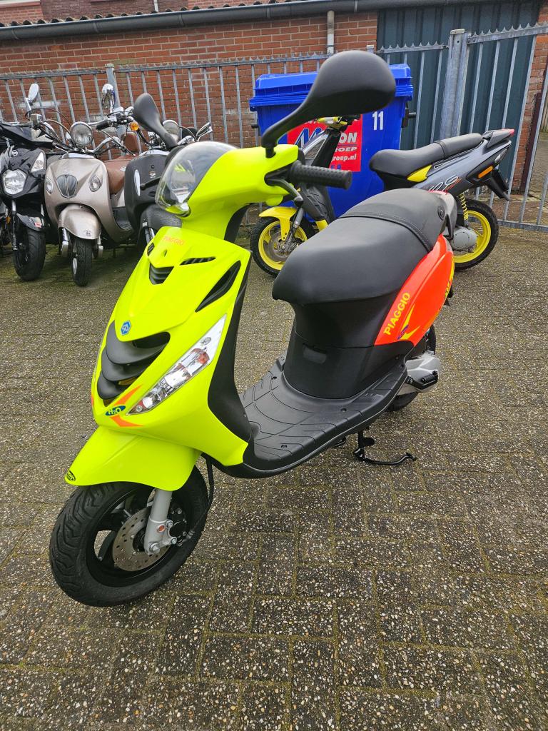 Kappenset Piaggio Zip Sp Fluo Rosso (879) Fluo Gialo (815), Niet ingevuld, Piaggio, Niet ingevuld, Nieuw