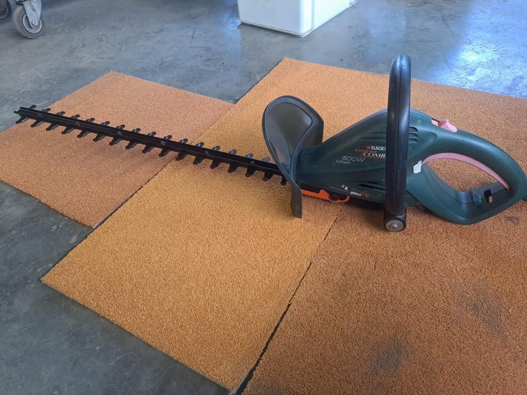 Heggeschaar Black&Decker GT660 met zaaghulpstuk, Ophalen, Zo goed als nieuw, Elektrisch