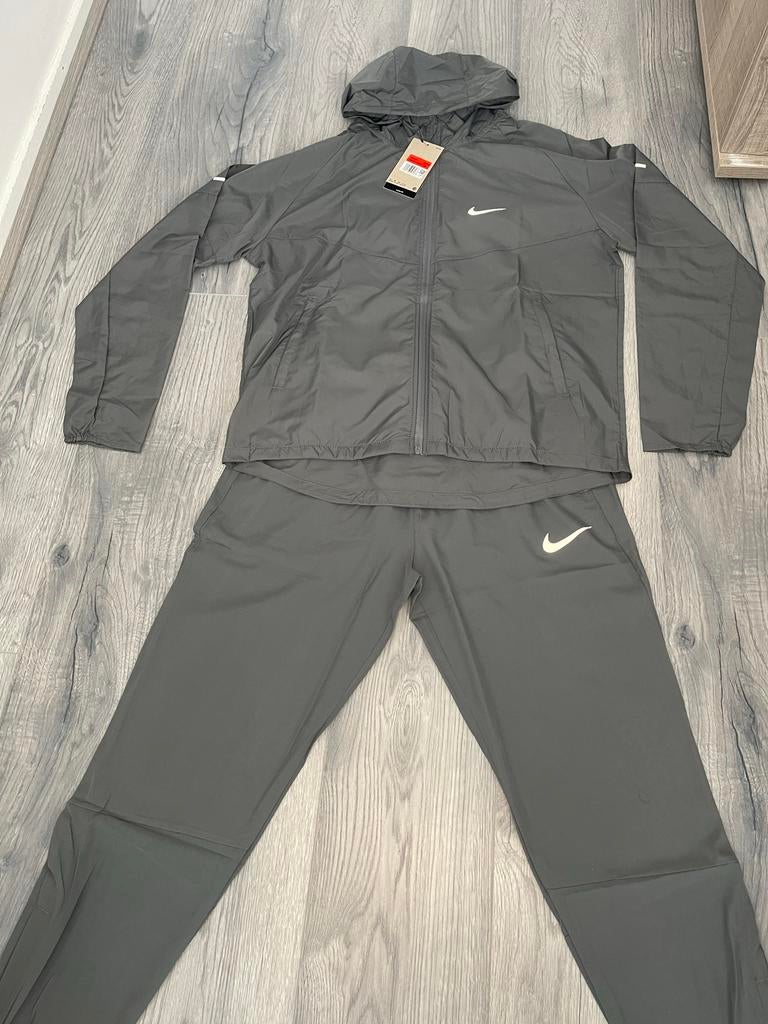 Gloednieuw Nike Running Set - Maat M, Nieuw, Hardlopen of Fietsen, Grijs, Verzenden