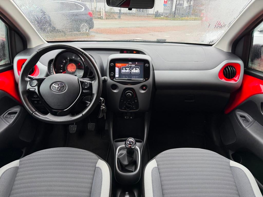 Toyota Aygo 1.0 VVT-i x-first Airco|Carplay|Cam|Vol Onderhou, Voorwielaandrijving, 12 maanden, Stof, Gebruikt