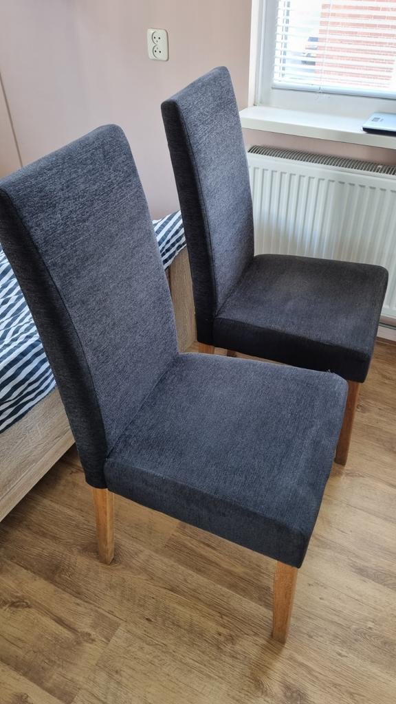 2 grijse tafelstoelen, Ophalen, Gebruikt, Zwart, Hout