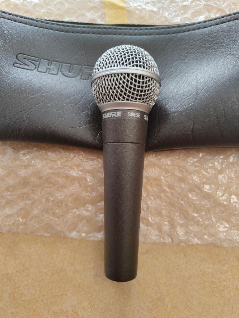 Shure SM58 Microfoon met microfoontasje, Ophalen of Verzenden, Zo goed als nieuw, Zangmicrofoon