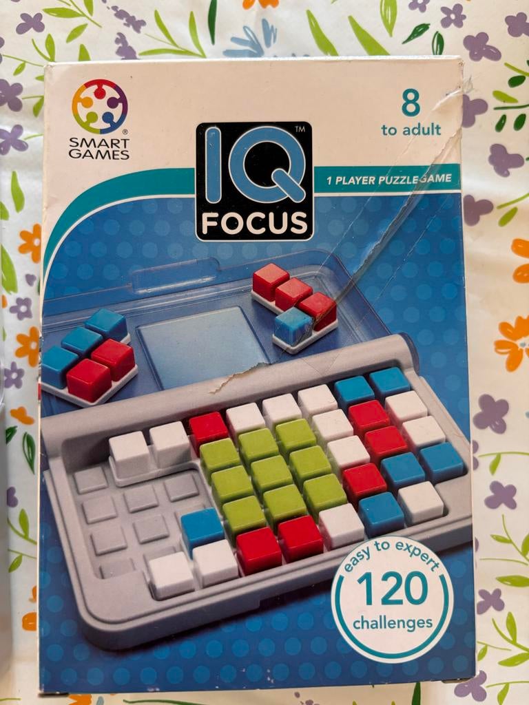 SmartGames IQ Focus Puzzelspel - 120 uitdagingen, Ophalen of Verzenden, Minder dan 500 stukjes, Zo goed als nieuw, Rubik's of 3D-puzzel