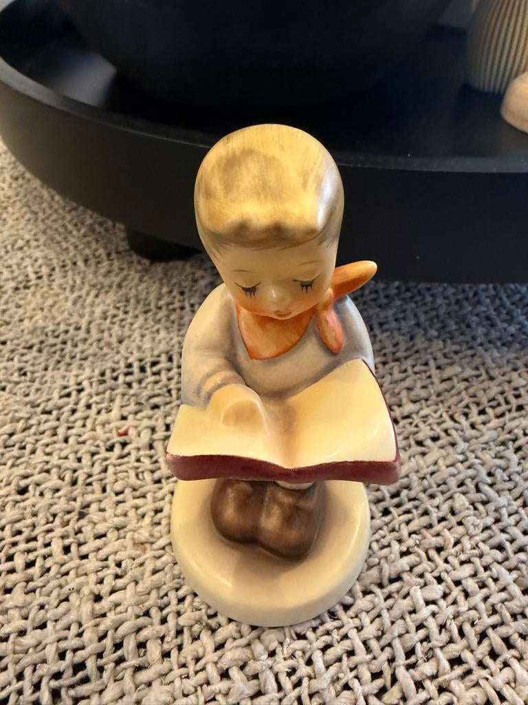 Goebel Hummel beeldje 2087 - Lezend jongetje, Verzamelen, Ophalen, Zo goed als nieuw, Hummel