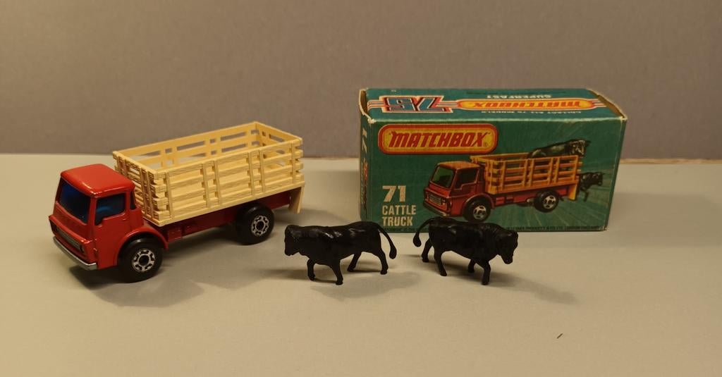 Matchbox Cattle Truck met 2 stieren en doosje, Overige merken, Gebruikt, 1:50 of kleiner, Ophalen of Verzenden