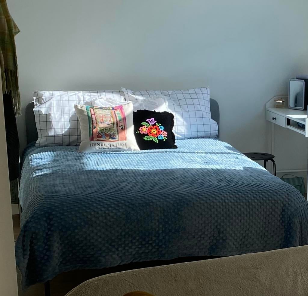 Ikea Slattum bedframe en Vestmarka matras - zeer goede staat, Tweepersoons, Zo goed als nieuw, 200 cm, Metaal