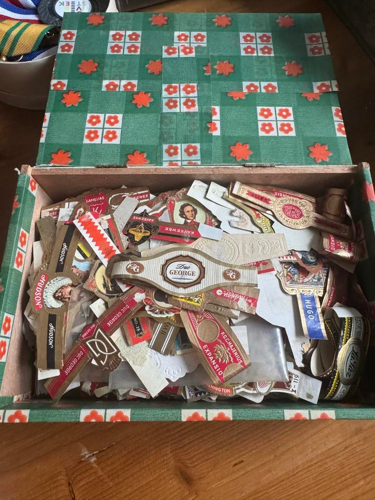 collectie vintage sigarenbandjes in doos, Ophalen of Verzenden, Gebruikt, Overige typen