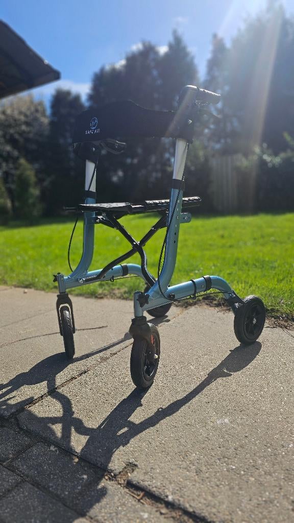 Lichtgewicht rollator metallic blue, Diversen, Rollators, Zo goed als nieuw, Lichtgewicht, Ophalen