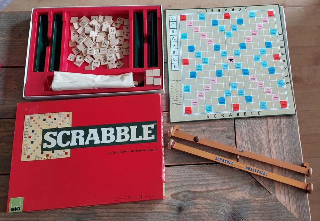Scrabble bordspel + draaitafel (Sio), Een of twee spelers, Ophalen of Verzenden, Zo goed als nieuw, Sio
